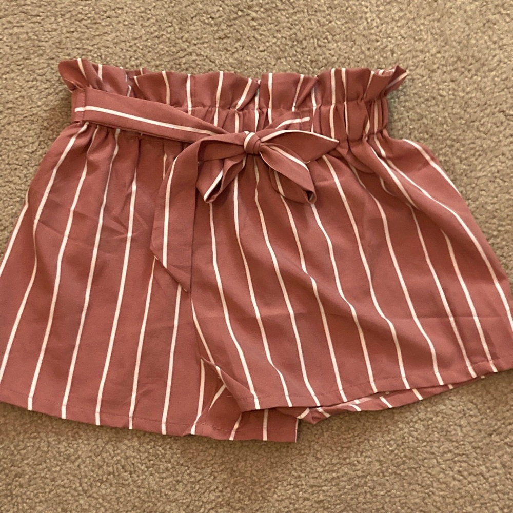 Girls striped shorts with bow